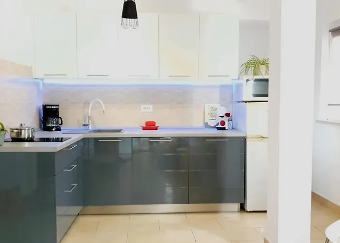 Sea & Mountain View Апартаменти