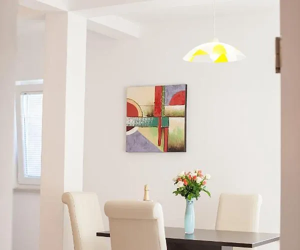 Sea & Mountain View Апартаменти